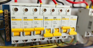 Монтаж УЗО - установка по доступной цене от 360 руб в Кузнецке от ЭлектроКнц