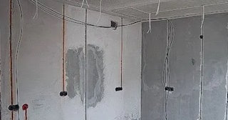 Прокладка кабеля в штробе в Кузнецке – расценки от 206 руб - ЭлектроКнц